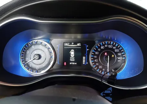 2015 Chrysler 200 Lx z USA, uszkodzony, nr VIN 1C3CCCFB0FN629529